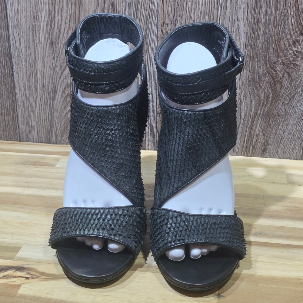 BCBG MAXAZRIA Snakeskin Ankle Strap Heels Black Leather Open Toe Sandal 10‎